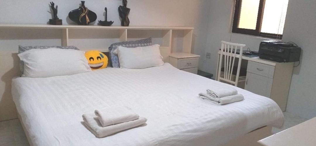 Private Room In Wonderful Sea View Apartment St. Paul's Bay Oda fotoğraf